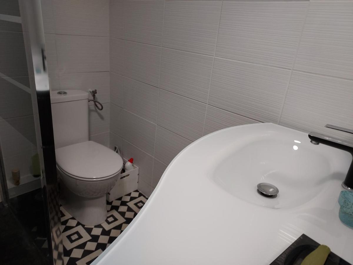 Rez-De-Chaussee Privatif Spacieux 3* D'Une Villa Centre Ville Hyères Zewnętrze zdjęcie
